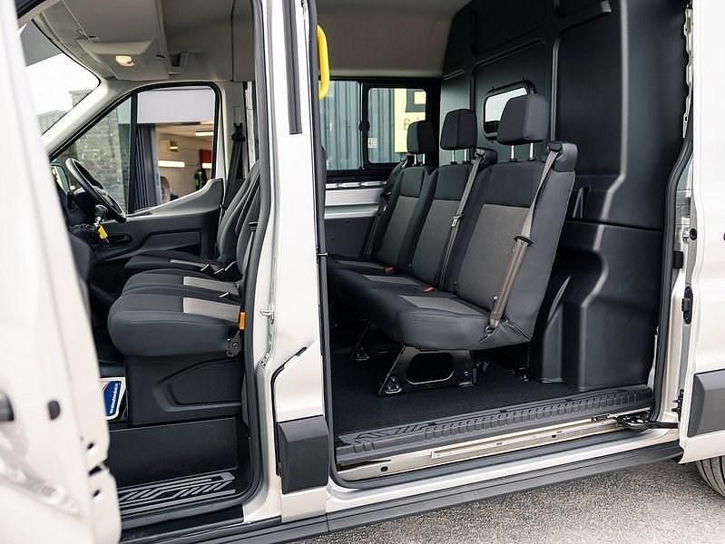 Usado Ford Transit 130 CV (95 kW) 2023 Plateado Familiar