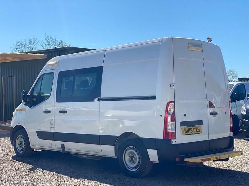 Second-hand Vauxhall Movano 130 CP (95 kW) 2019 Alb Monovolum