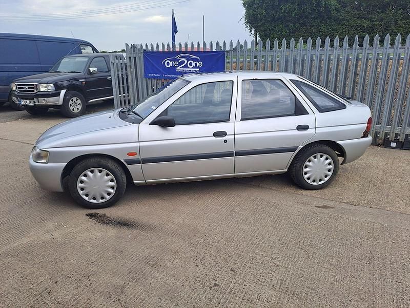 Used Ford Escort Limited 1996 Silver Hatchback