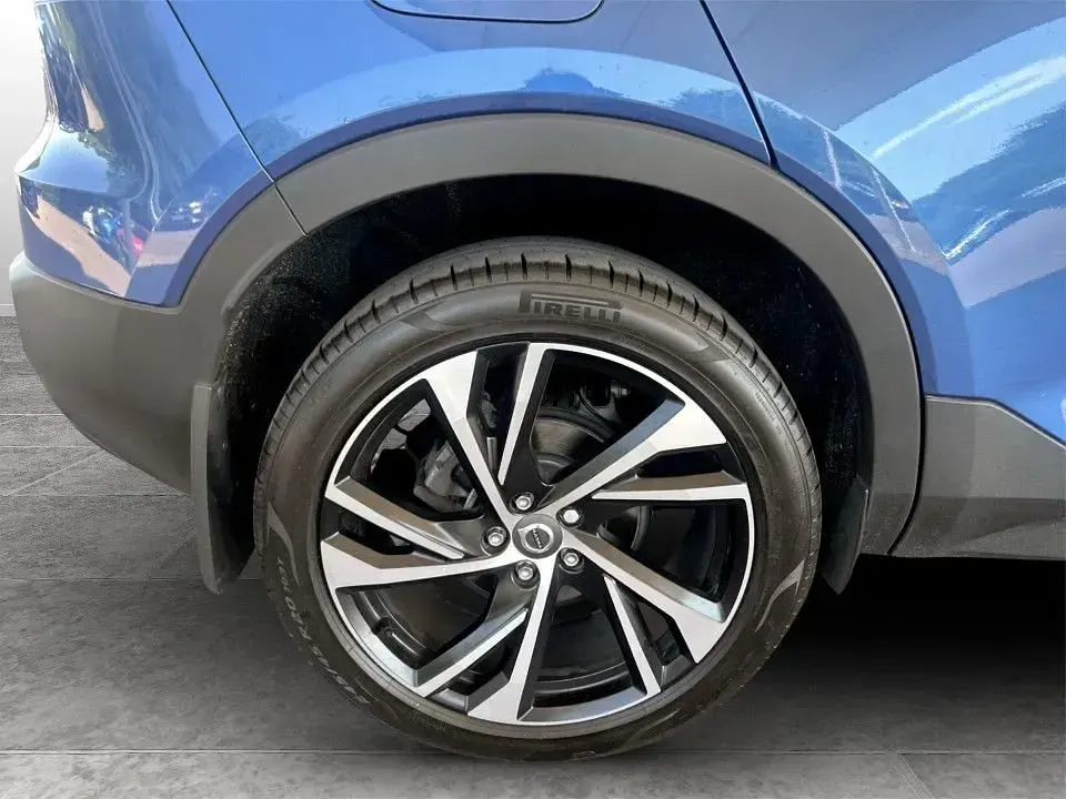 Used Volvo XC40 R-Design Pro 163 HP (119 kW) 2020 Blue SUV