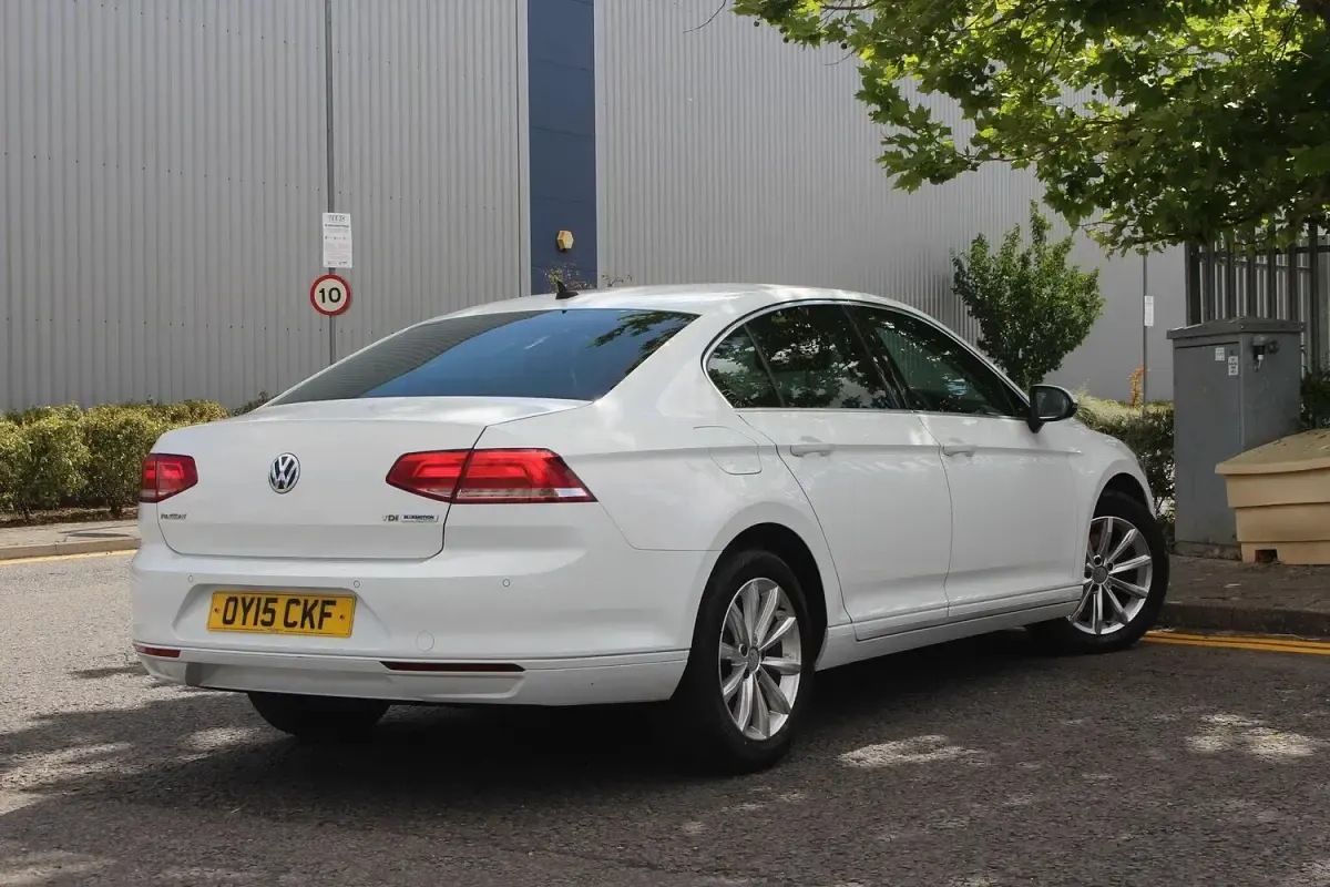 Used VW Passat Business 120 HP (88 kW) 2015 White Sedan