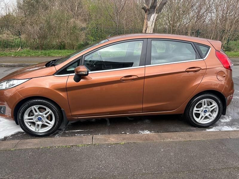 Second-hand Ford Fiesta Zetec 2013 Galben Hatchback