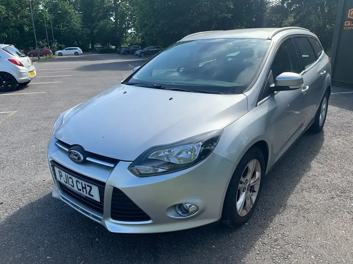 Used Ford Focus Zetec 125 HP (91 kW) 2013 Silver Estate