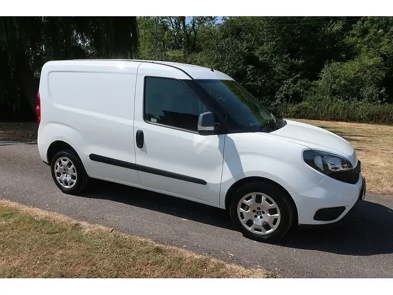 Used Fiat Doblò S 95 HP (69 kW) 2021 White MPV
