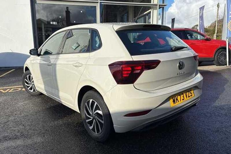 Usado VW Polo Life 95 HP (69 kW) 2023 Cinzento Citadino