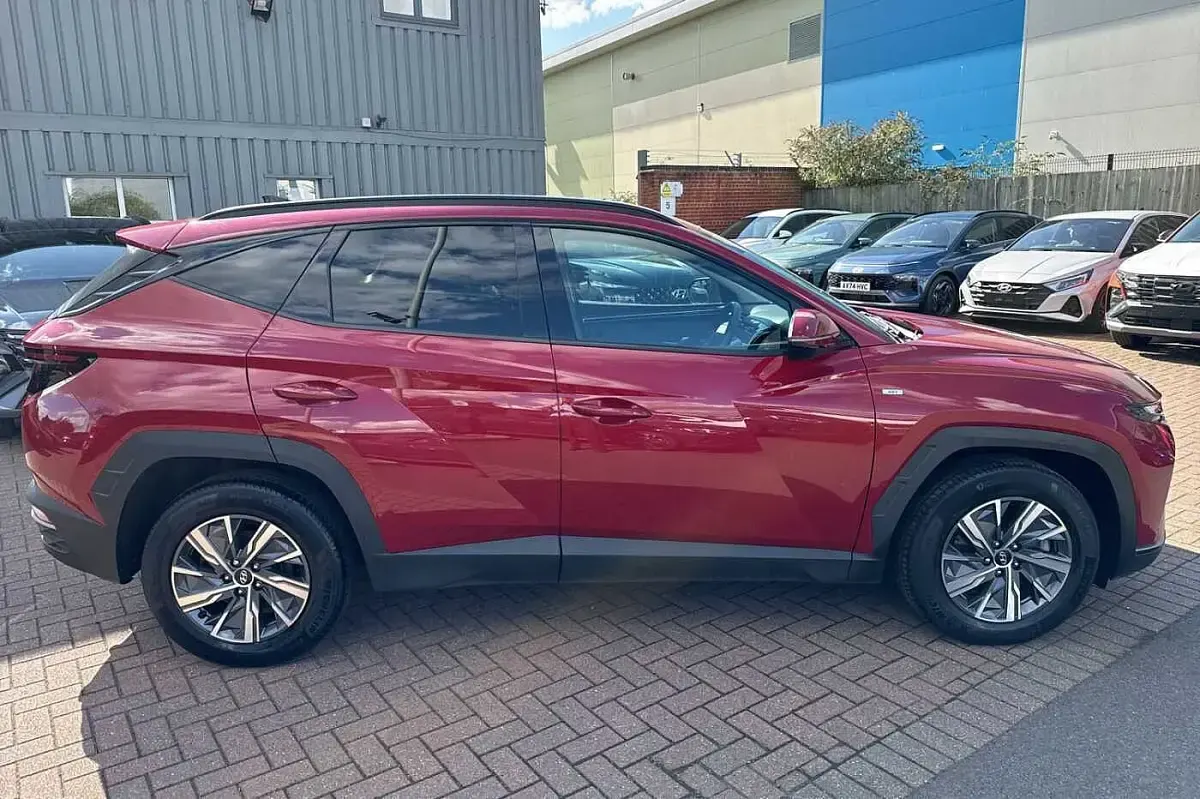 Used Hyundai Tucson SE 150 HP (110 kW) 2021 Red SUV