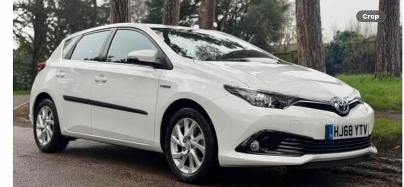Used Toyota Auris 136 HP (100 kW) 2018 White Hatchback