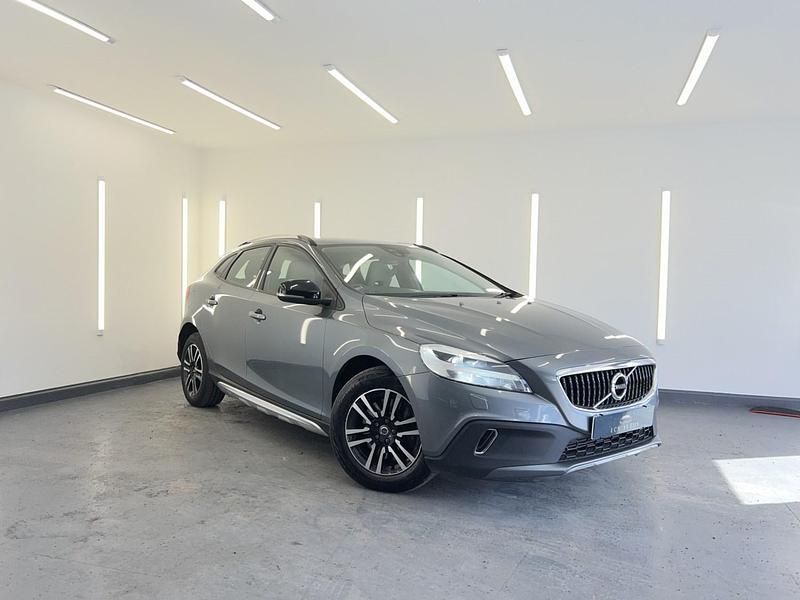 Begagnad Volvo V40 2018 Grå Halvkombi