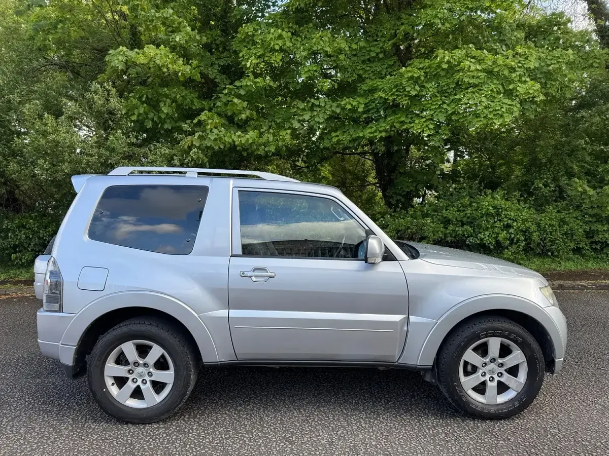 Used Mitsubishi Shogun 197 HP (144 kW) 2011 Silver SUV
