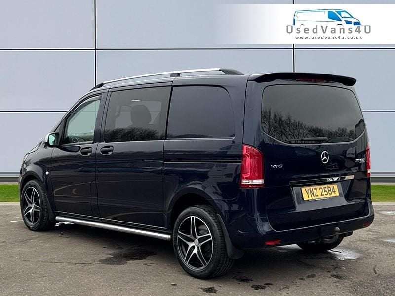 Begagnad Mercedes Vito 190 HK (139 kW) 2019 Blå Van