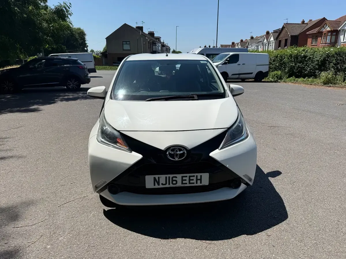 Used Toyota Aygo X-play 69 HP (50 kW) 2016 White Hatchback
