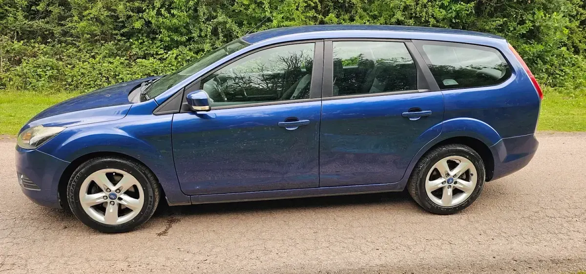 Used Ford Focus Zetec 100 HP (73 kW) 2009 Blue Estate