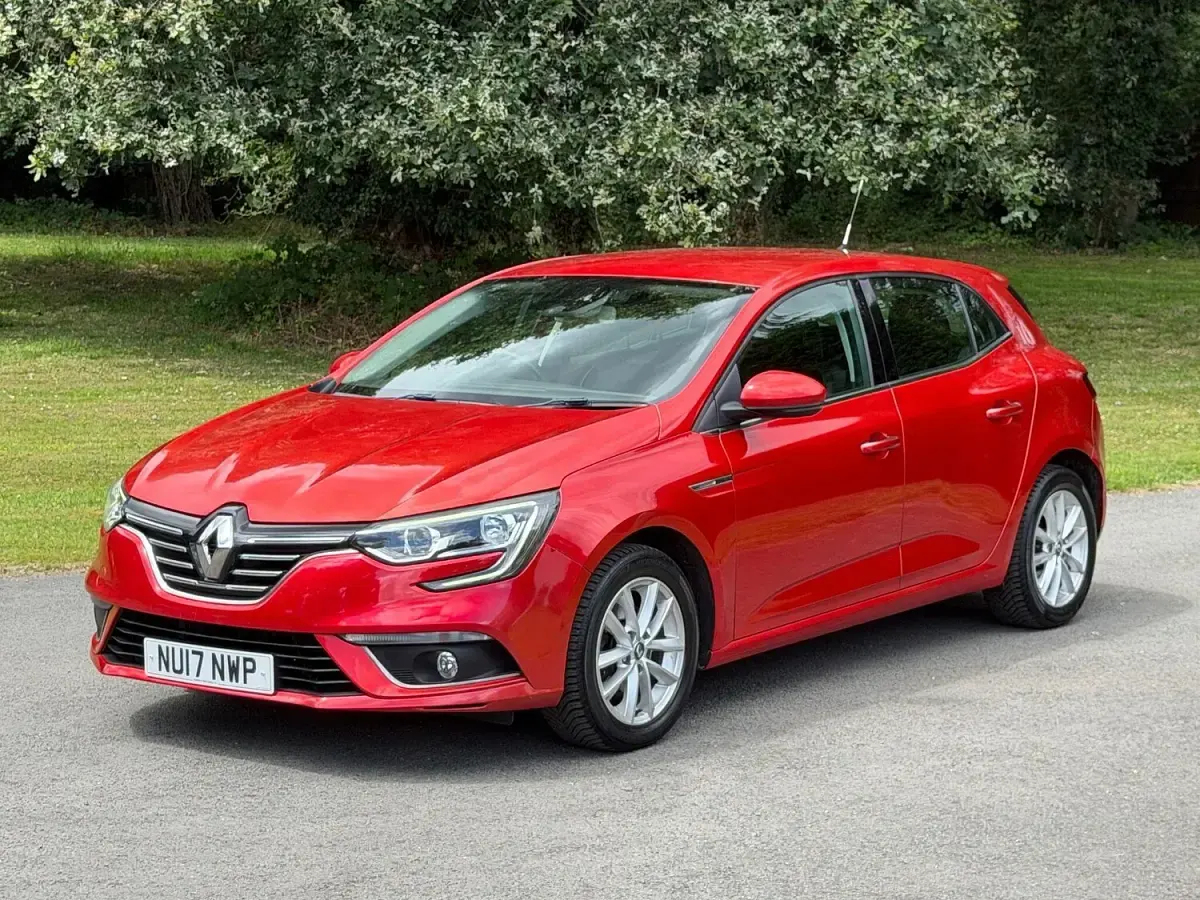 Used Renault Mégane Dynamique 110 HP (80 kW) 2017 Red Hatchback