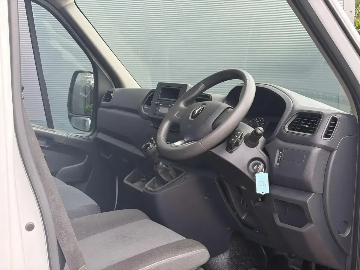 Used Renault Master Business 2023 White MPV