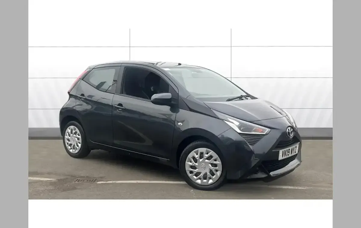 Used Toyota Aygo X-play 72 HP (52 kW) 2019 Hatchback