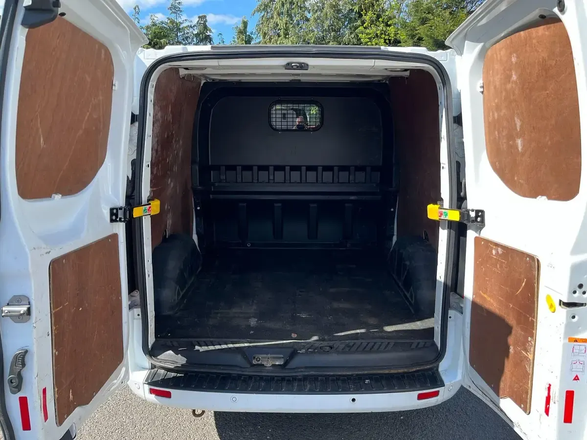 Used Ford Transit Custom Limited 130 HP (95 kW) 2019 White Van