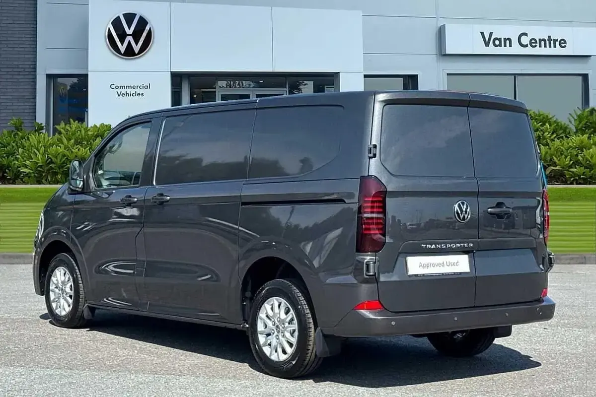 Begagnad VW Transporter Pro 2025 Grå Van