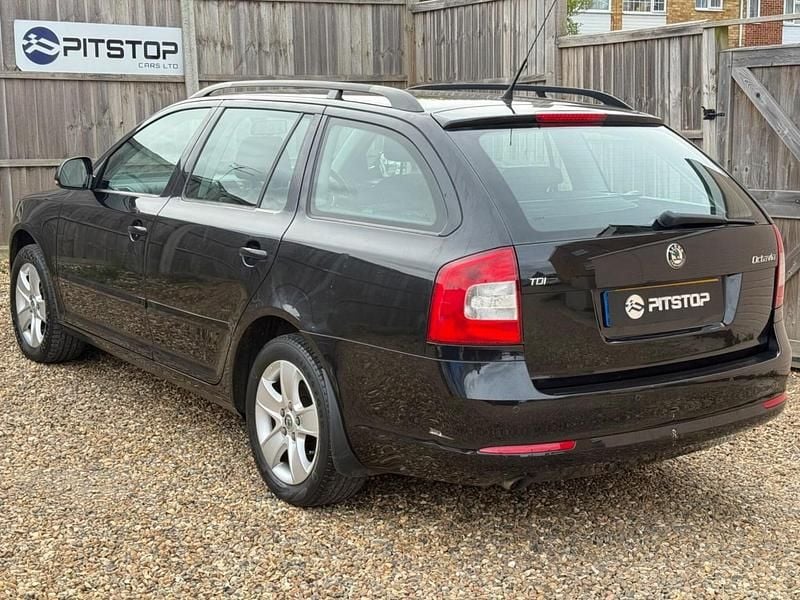 Used Skoda Octavia Elegance 105 HP (77 kW) 2010 Black Estate