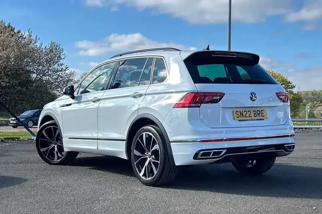 Usado VW Tiguan R-line 150 HP (110 kW) 2022 Branco SUV