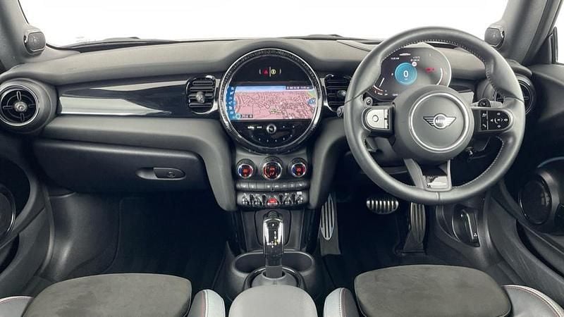 Used Mini John Cooper Works 228 HP (167 kW) 2024 Green Hatchback