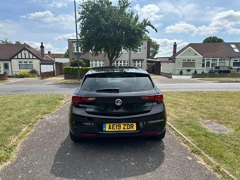 Second-hand Vauxhall Astra 148 CP (108 kW) 2019 Negru Hatchback