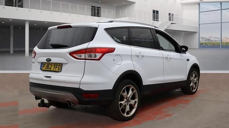 Begagnad Ford Kuga Titanium 2013 Vit SUV