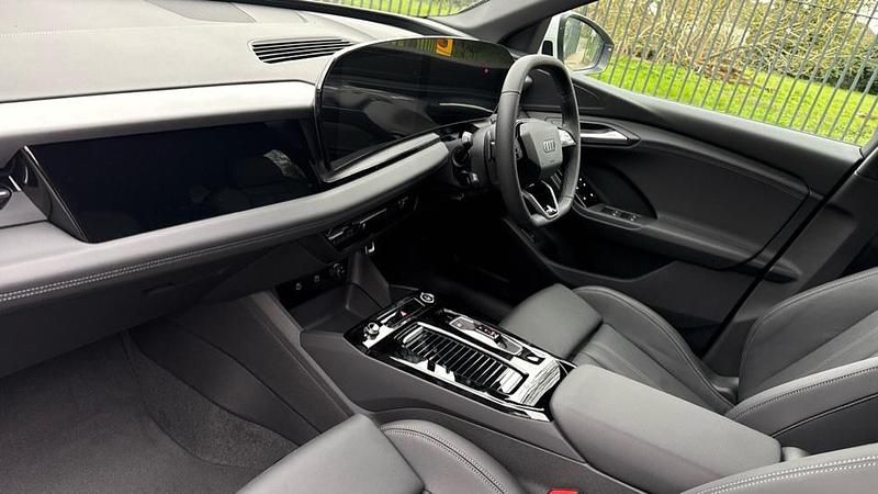 Used Audi Q6 e-tron S-Line 225 kW (306 HP) 2026 White SUV