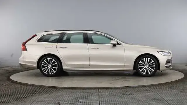 Used Volvo V90 Core 197 HP (144 kW) 2023 Estate