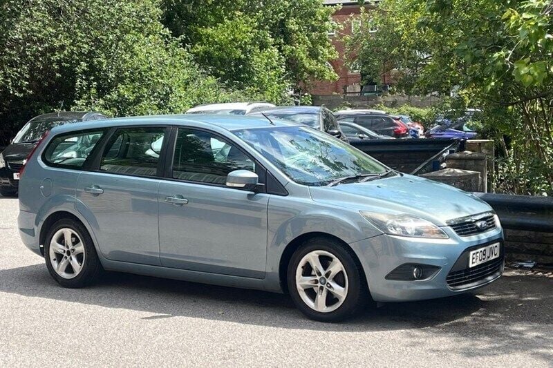 Blue Used 2009 Ford Focus Zetec Estate | £1,795 (Fair price) - Image 1/1