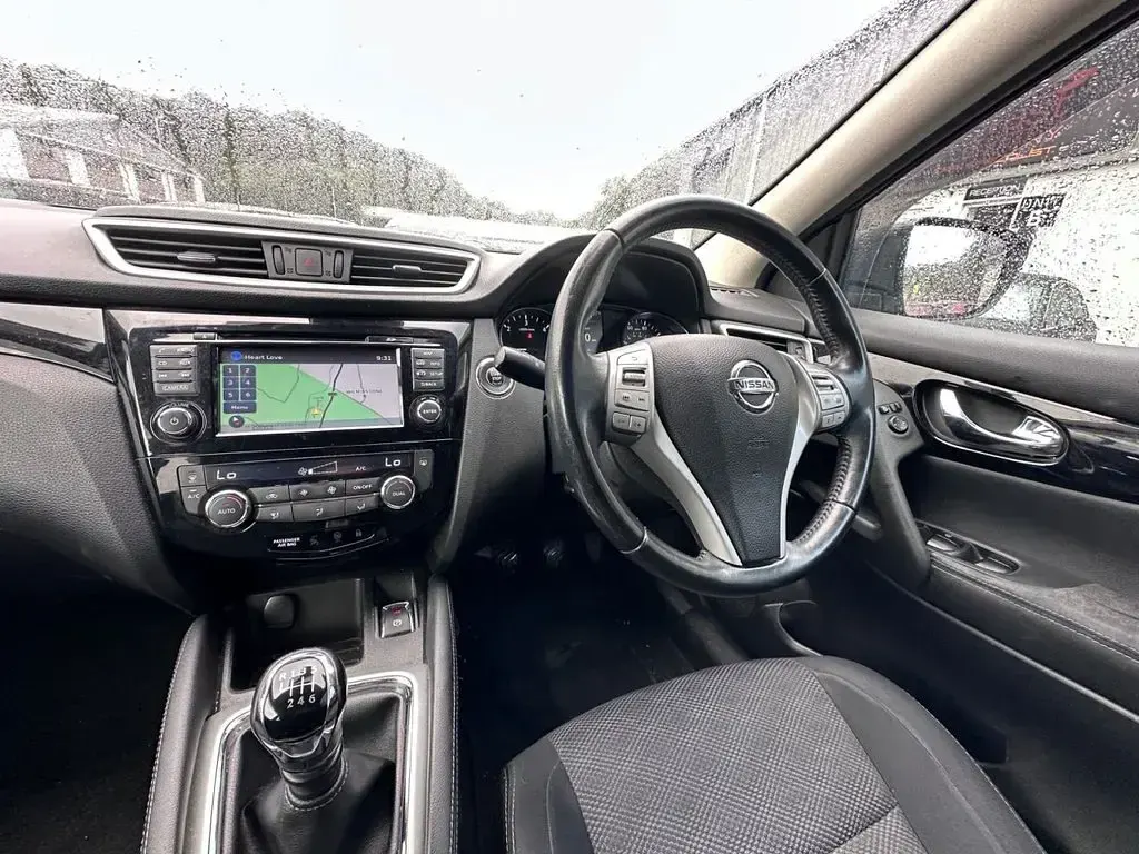 Used Nissan Qashqai N-Connecta 110 HP (80 kW) 2017 Blue SUV