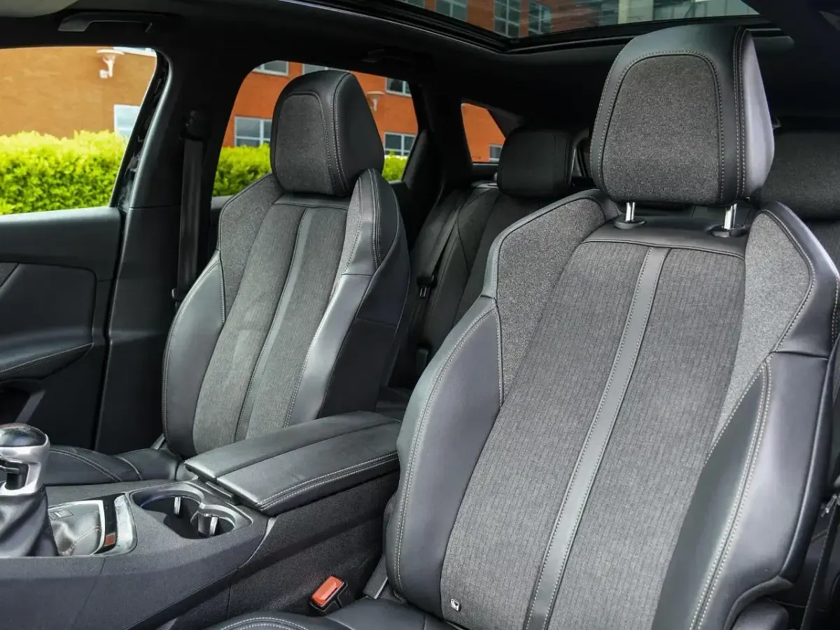 Gebraucht Peugeot 3008 Premium 129 PS (94 kW) 2019 Schwarz SUV