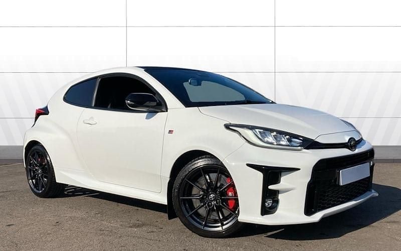 Used Toyota Yaris 261 HP (191 kW) 2021 White Hatchback