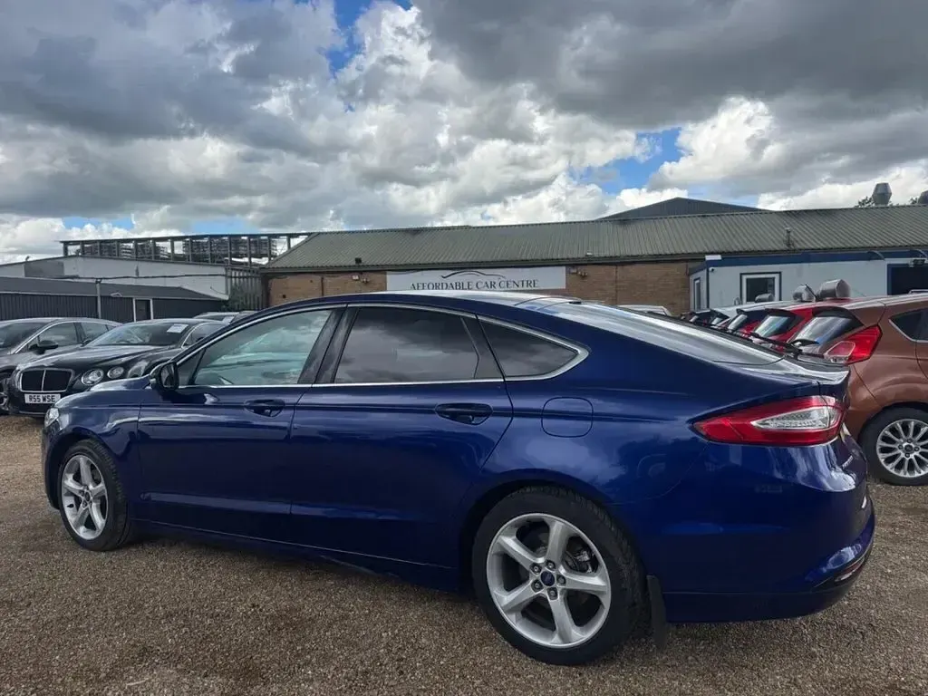 Used Ford Mondeo Titanium 180 HP (132 kW) 2016 Blue Hatchback