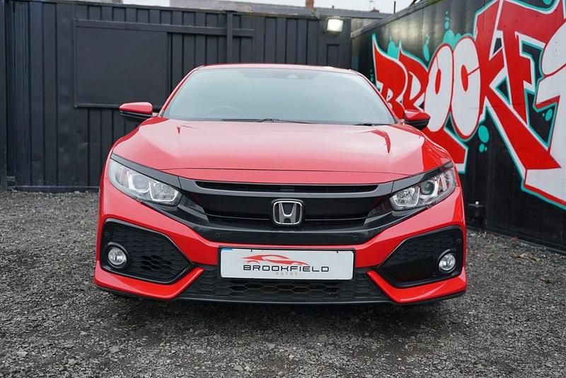Used Honda Civic SR 129 HP (94 kW) 2017 Red Hatchback