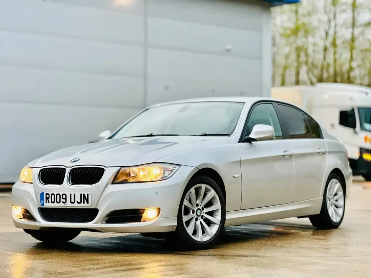 Usado BMW 320 170 CV (125 kW) 2009 Plateado Berlina