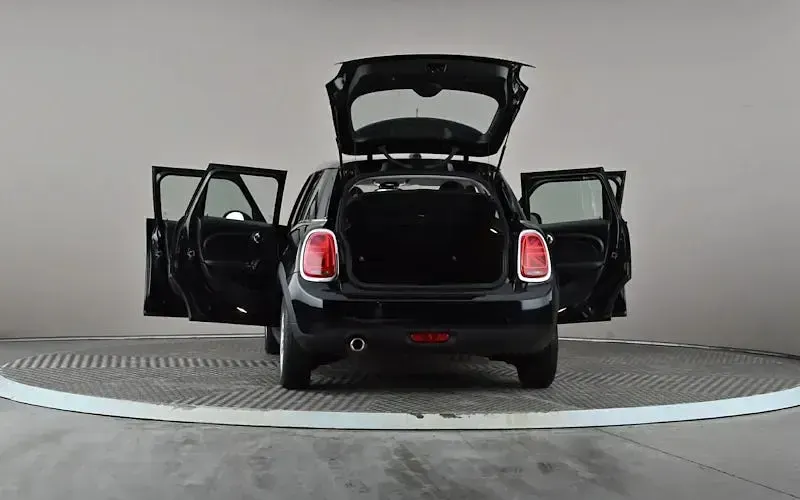 Used Mini Cooper Classic 136 HP (100 kW) 2019 Black Hatchback