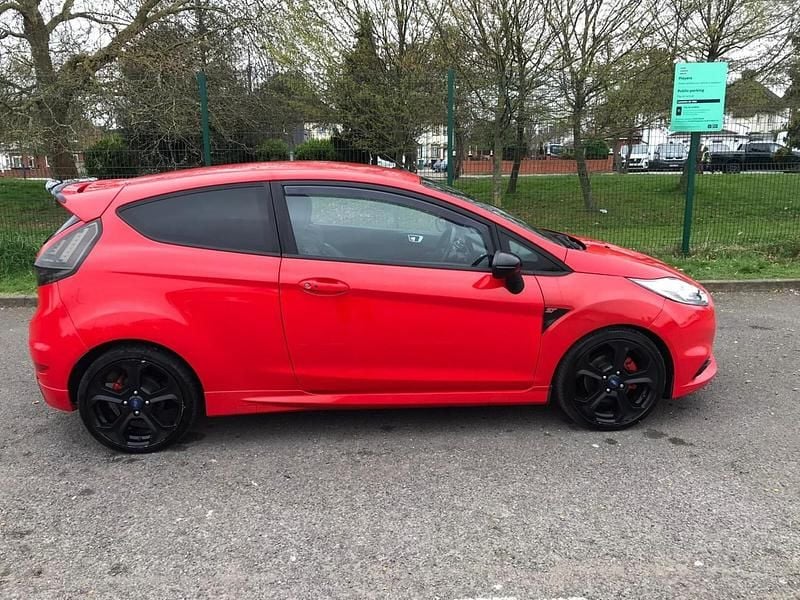 Used Ford Fiesta ST 2015 Red Hatchback