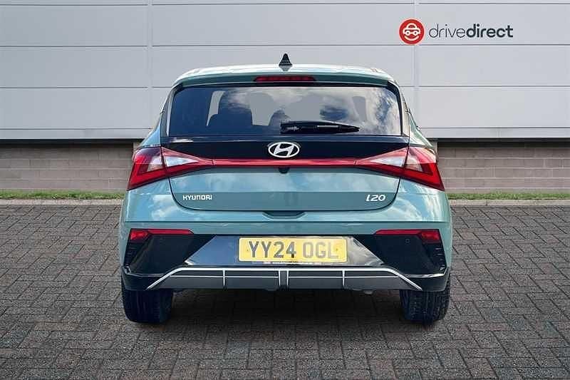 Used Hyundai i20 Ultimate 100 HP (73 kW) 2024 Green Hatchback