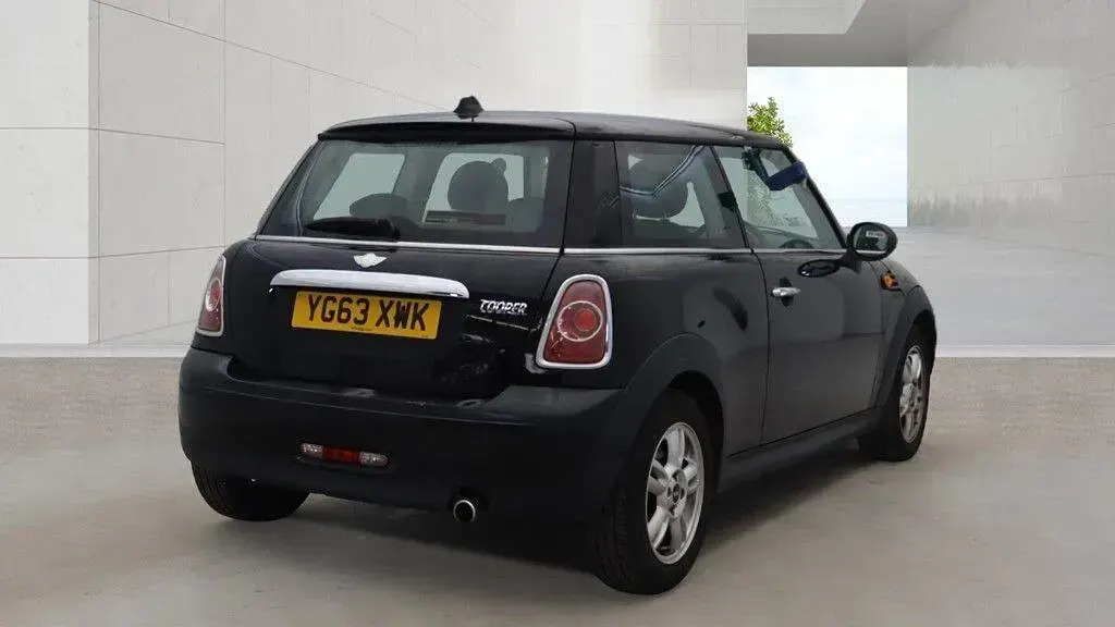 Used Mini Cooper Hatch 122 HP (89 kW) 2013 Black Hatchback