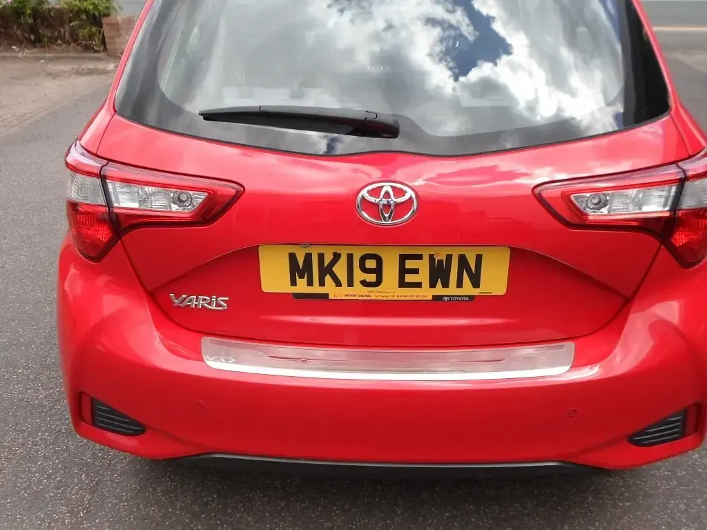 Used Toyota Yaris 111 HP (81 kW) 2019 Red Hatchback