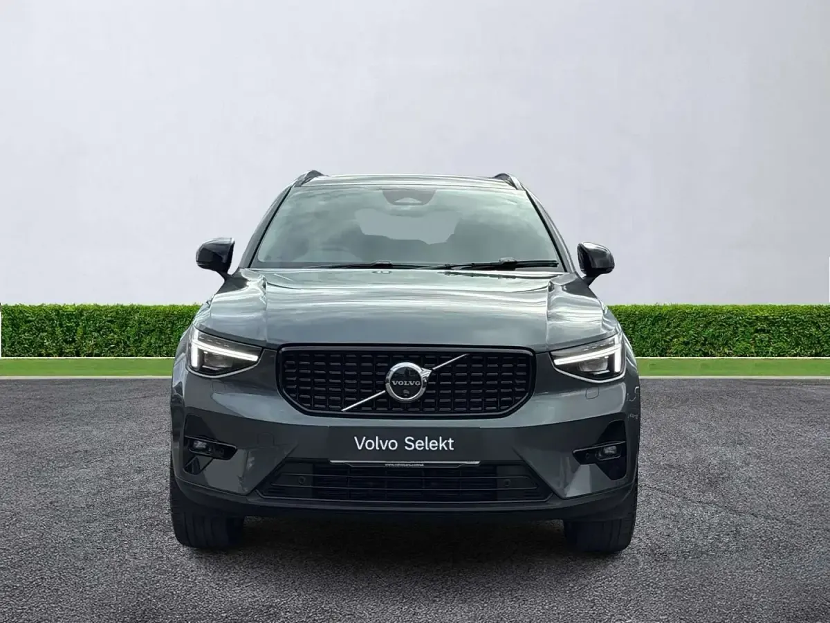 Used Volvo XC40 Ultra 163 HP (119 kW) 2025 Green SUV