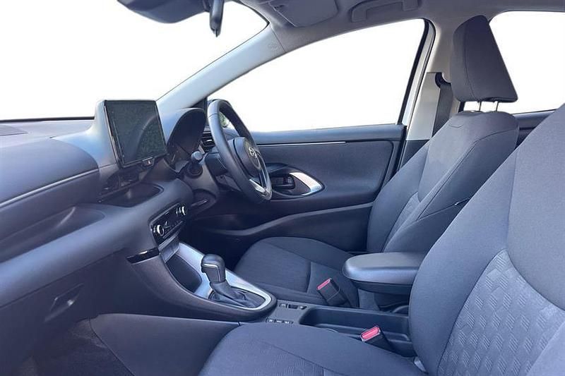 Used Toyota Yaris Hybrid 116 HP (85 kW) 2024 White Hatchback