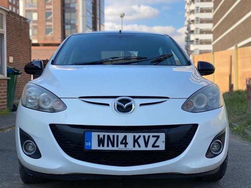 Używany Mazda 2 Edition 2014 Biały Hatchback