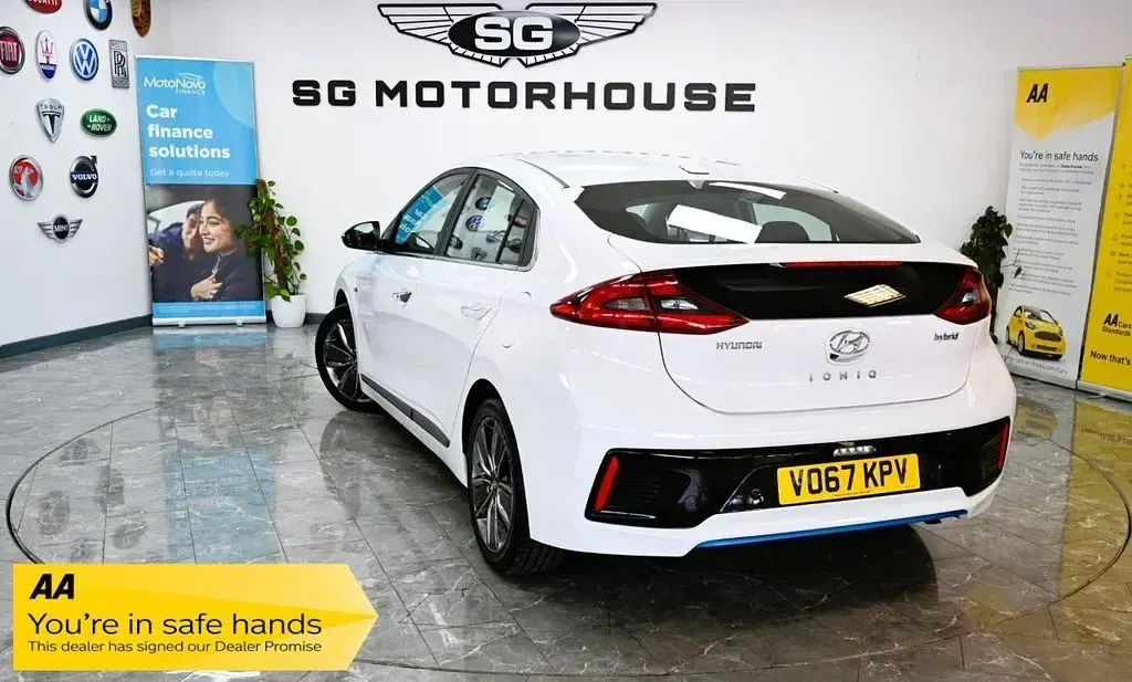 Used Hyundai Ioniq Premium SE 141 HP (103 kW) 2017 White Hatchback