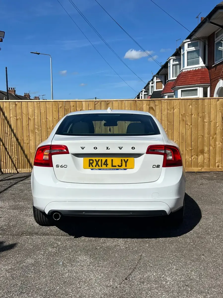 Usado Volvo S60 Business Edition 115 HP (84 kW) 2014 Branco Sedan