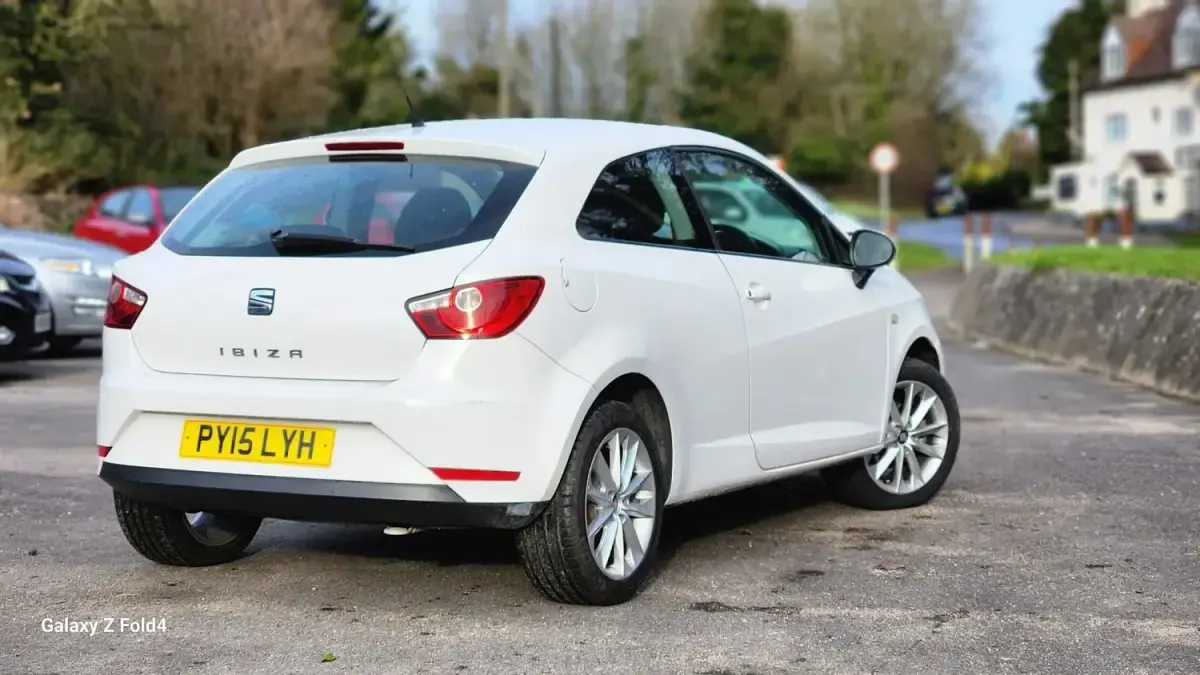 Usado Seat Ibiza Sport 85 HP (62 kW) 2015 Branco Citadino