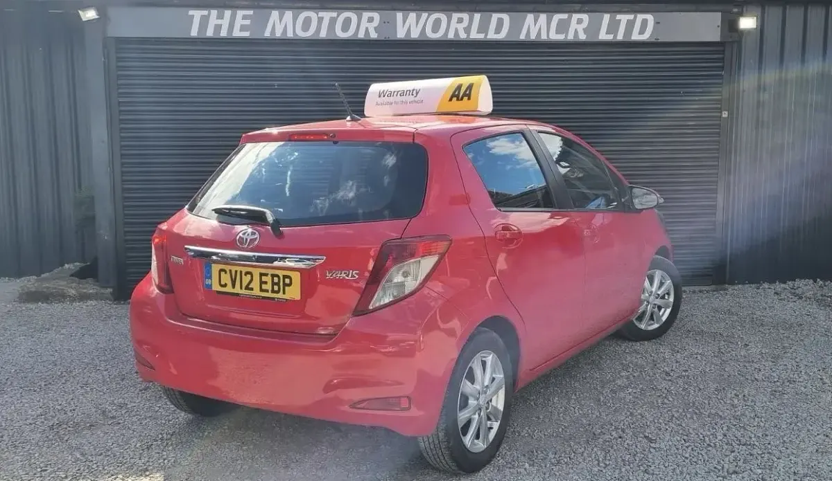 Gebraucht Toyota Yaris 99 PS (72 kW) 2012 Rot Kleinwagen