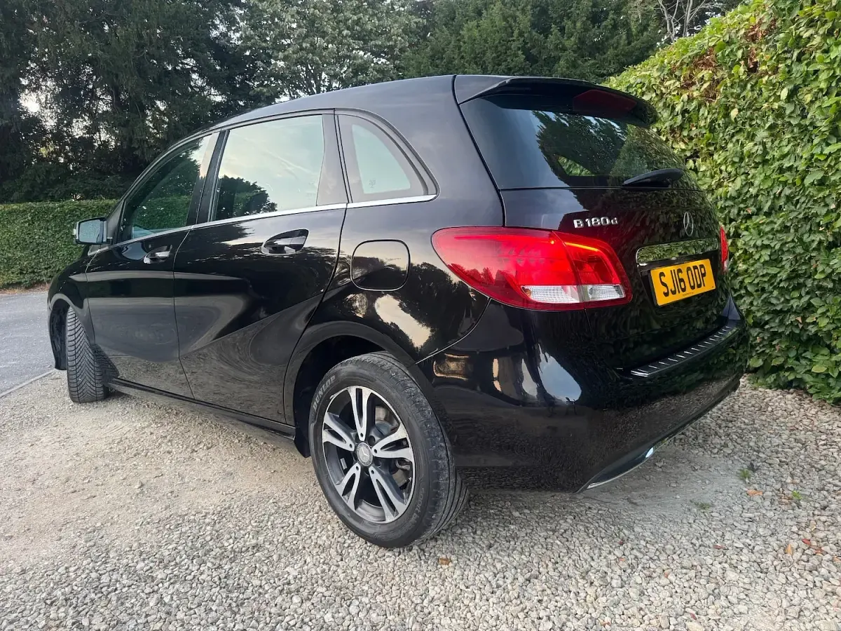 Used Mercedes B180 SE 107 HP (78 kW) 2016 Black Hatchback