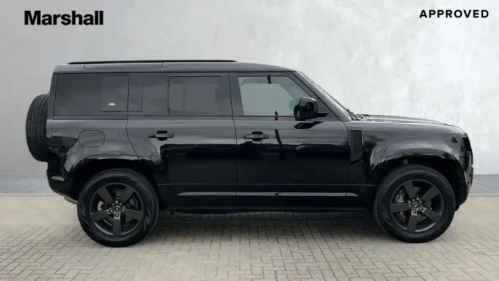 Used Land Rover Defender HSE Dynamic 300 HP (220 kW) 2023 Metallic  santorini black SUV