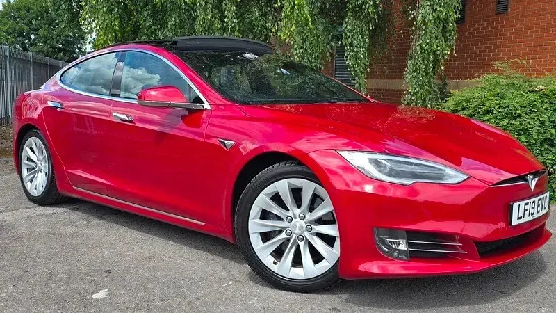 Used Tesla Model S 386 kW (525 HP) 2019 Red Hatchback